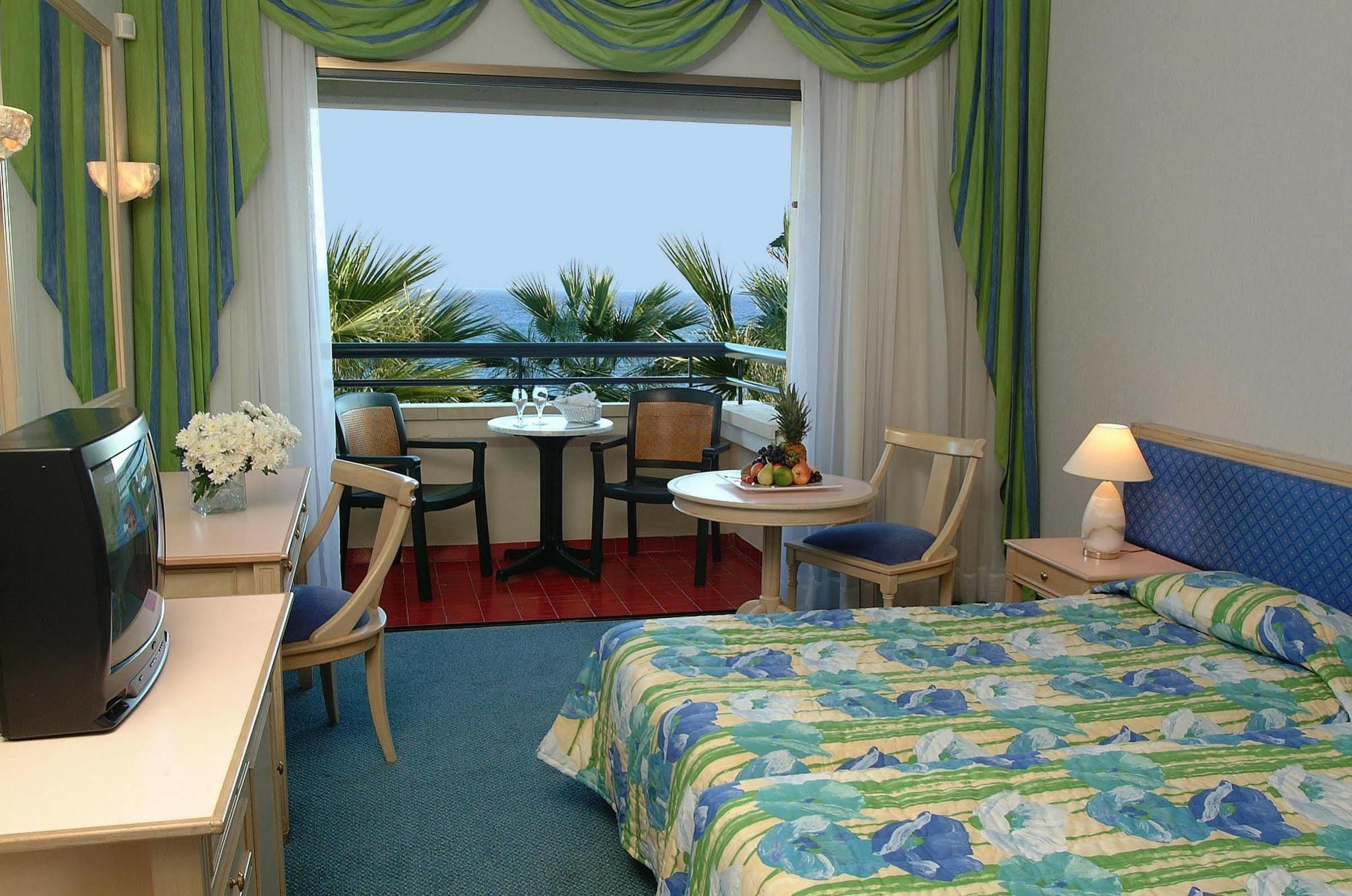 Palm Beach Hotel & Bungalows Lárnaca Quarto foto